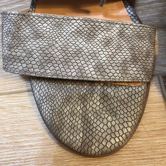 BC Grey Snakeskin Cut Out Lace Up Block Heels Size 7 - Picture 6 of 6